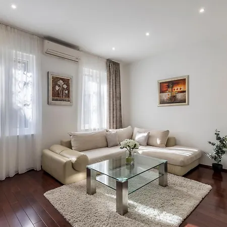 Near The Centre With A Parking Space Apartment *
